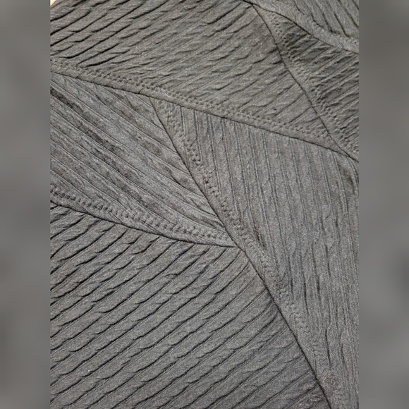 FREE W BUNDLE G21 textured dress - Picture 3 of 10